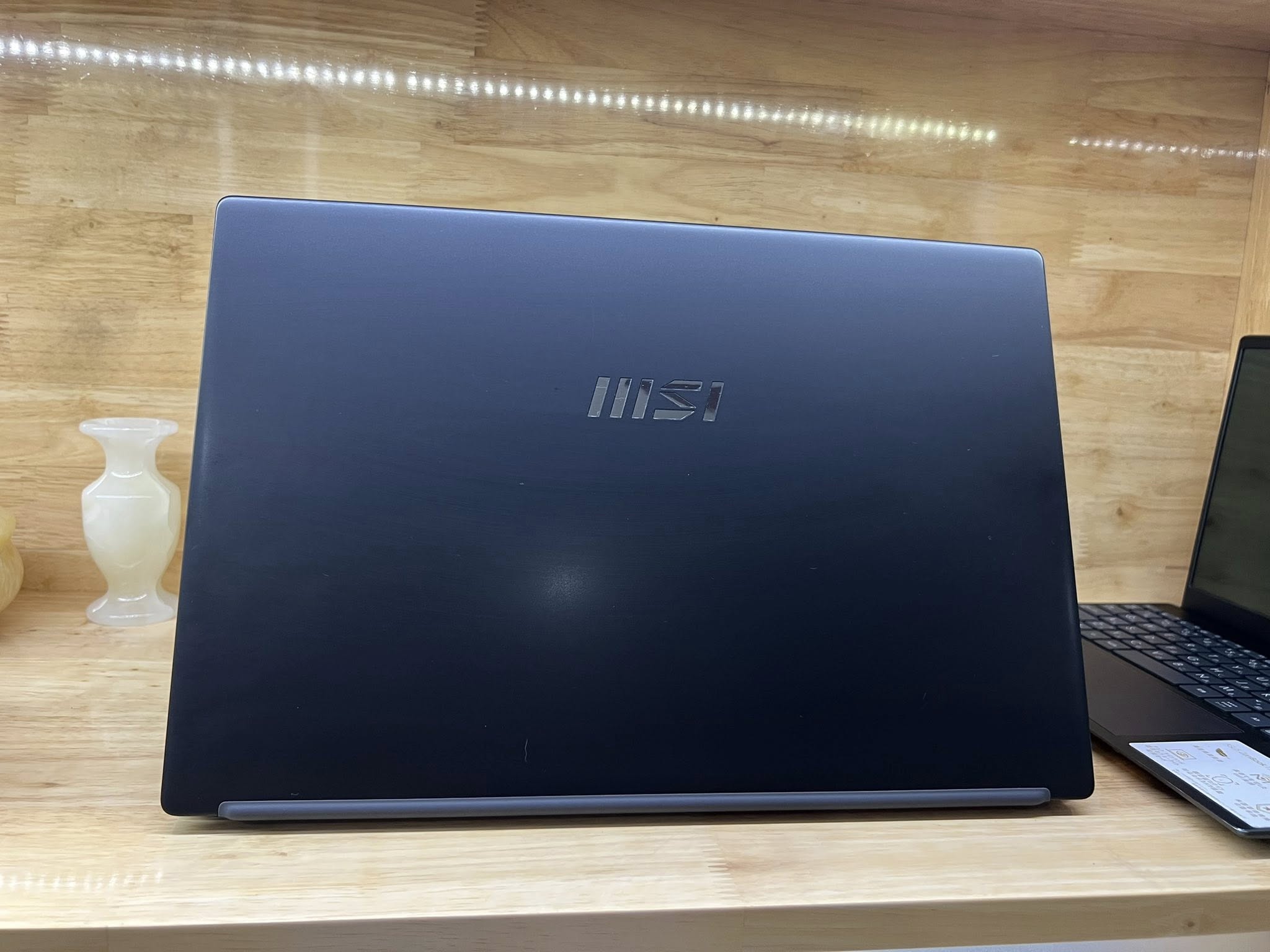 Laptop MSI Modern 15 B12MO-628VN I5-1235U/16GB/512GB PICE/15.6 FHD/WIN11/ĐEN