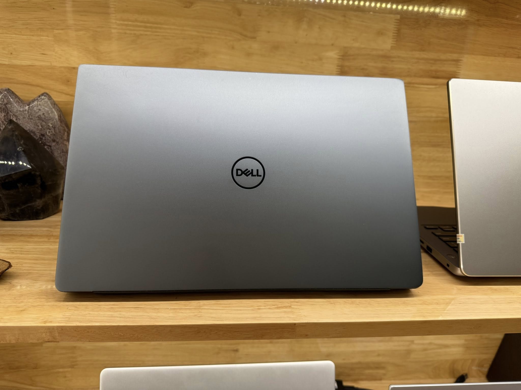 Dell Vostro 5590 Màu Grey I5 10200U/8G/256G/15.6 FHD full nhôm