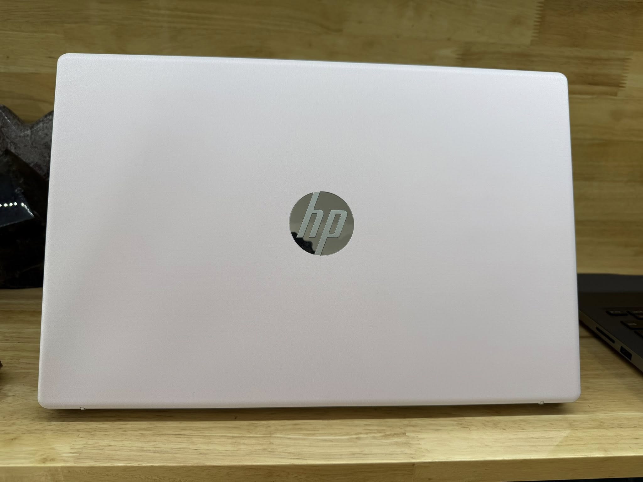HP 15 Ryzen 5 7520U/16GB/512GB/15.6 FHD Màu hồng nhạt cho mấy chị em đây , máy 99,99%